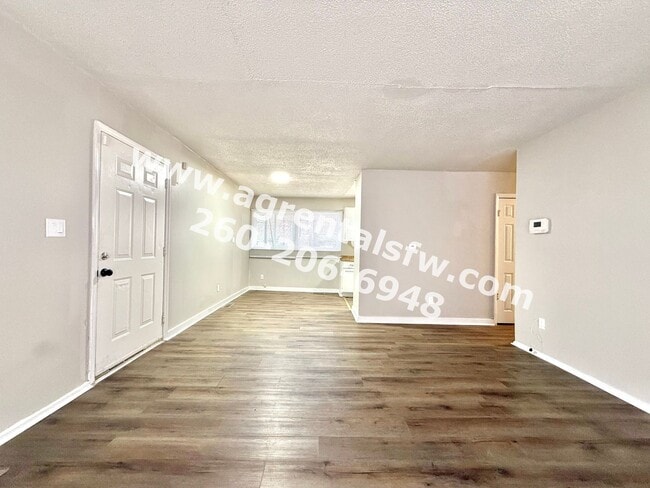 Building Photo - 3 Bedroom