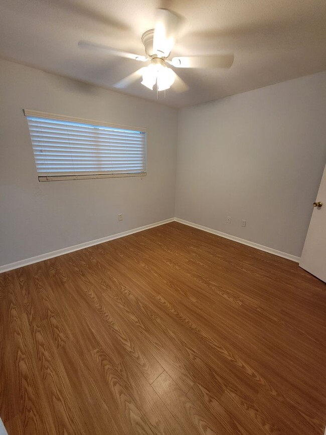 Building Photo - College Station - 2 Bedroom 1.5 Bath Condo...