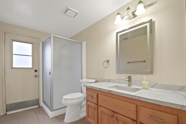 Building Photo - Stunning 4BR/3BA in Central Park Featuring Main-Level Bedroom & Bath!