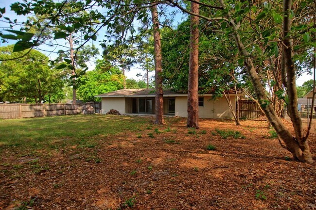 Building Photo - 3/2 on Corner lot in Altamonte Springs Available Now!