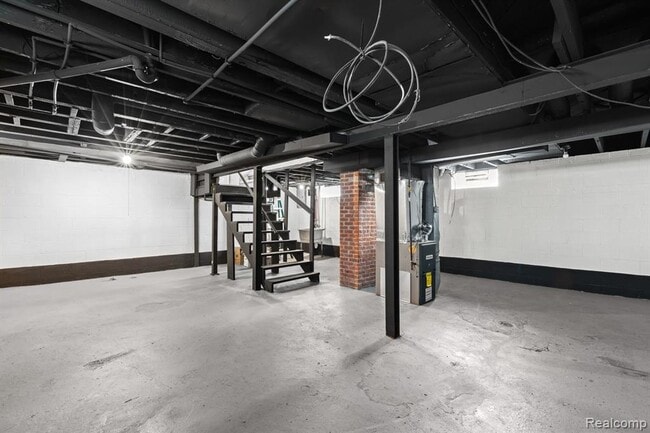 Building Photo - 19450 Heyden St