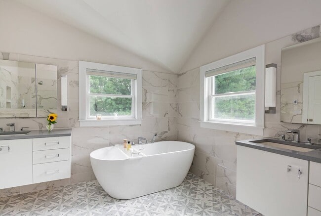 Building Photo - 48 Woodthrush Ln