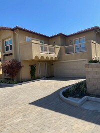 Building Photo - Available Now - 4 bedroom 4 baths in  East...