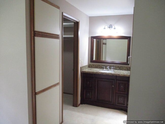 Building Photo - Charming 3-Bedroom Rambler with Spacious B...