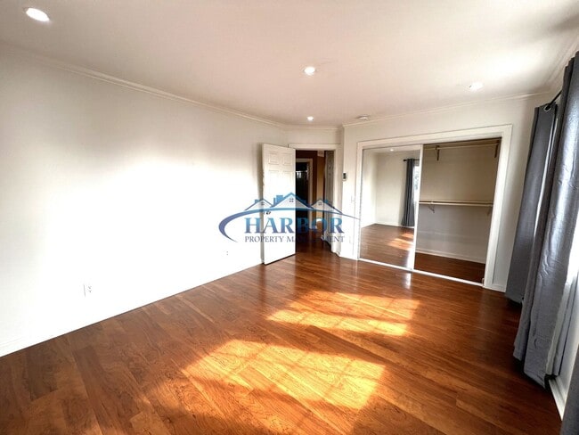 Building Photo - Charming Downey Duplex with Upgrades and Two-Car Garage