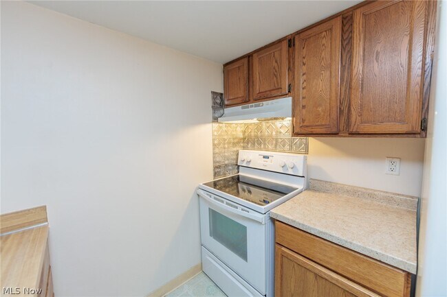 Building Photo - 3265 Mayfield Rd