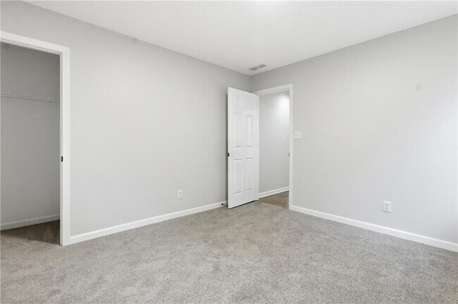 Building Photo - 2110 Meadow View Ct