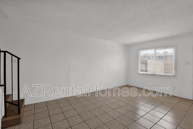 Building Photo - 4715 E Jones Ave