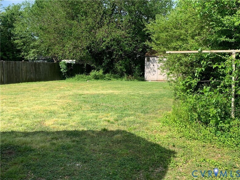 Building Photo - 4202 Thomas Dr