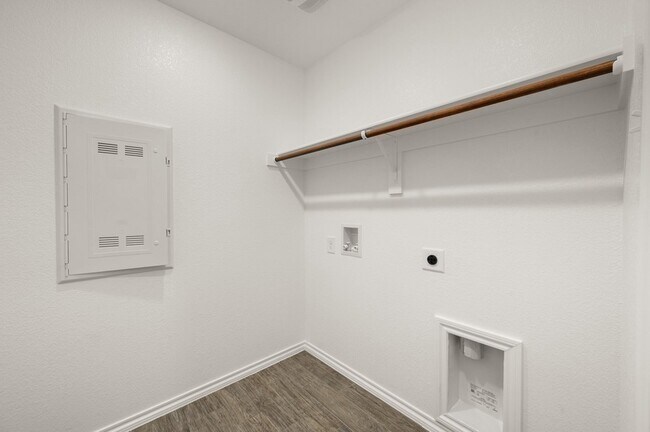 Building Photo - 2837 Hay Ln