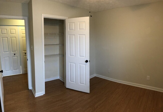 Building Photo - 5616 Jamaica Ln