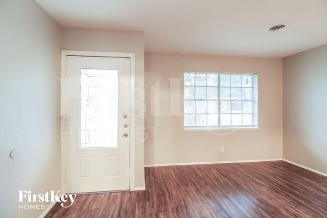 Building Photo - 4415 Akard St