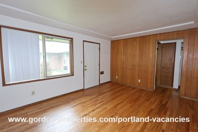 Building Photo - NE 65th Ave - North Tabor single level 1 bedroom apartment