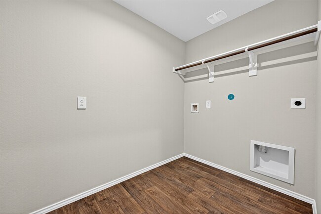 Building Photo - 40320 Hilltop Pr Dr