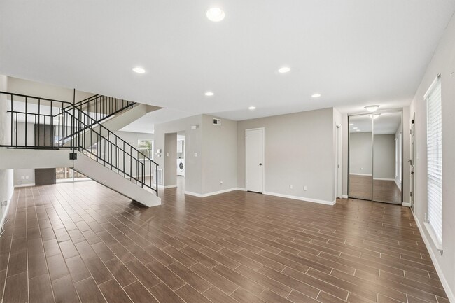 Building Photo - 2325 Triway Ln