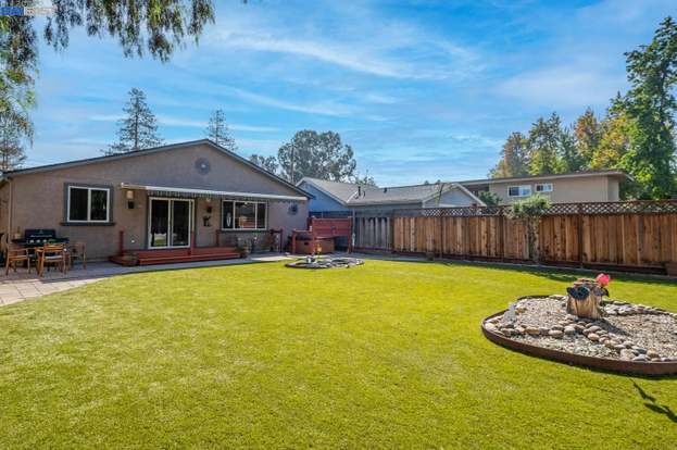 Building Photo - 41345 Roberts Ave