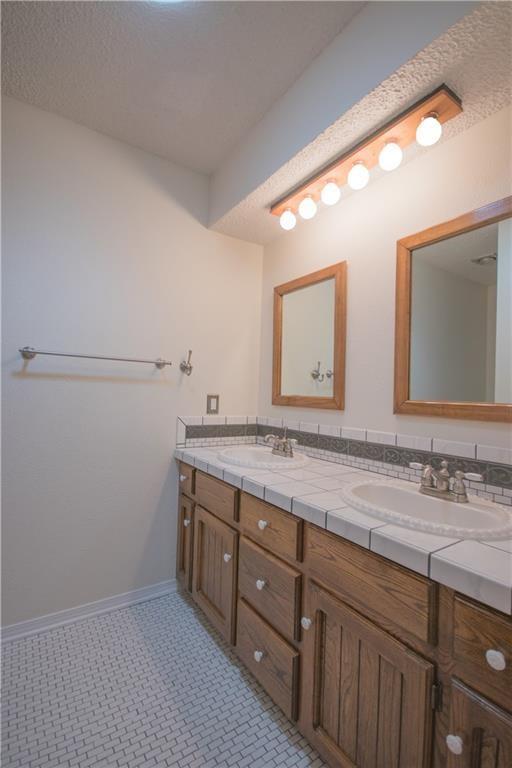 Building Photo - 403 S 37th St