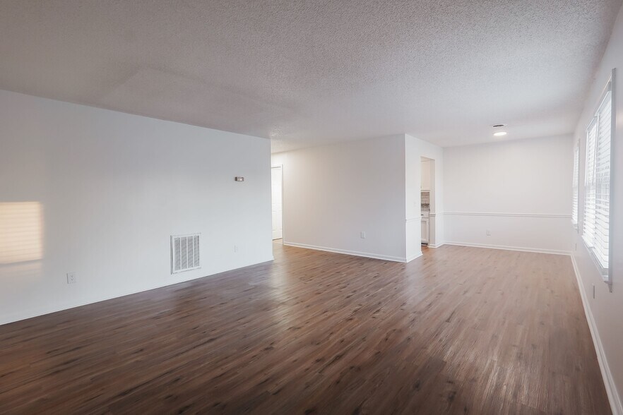 Building Photo - 134-134 Northwood Dr