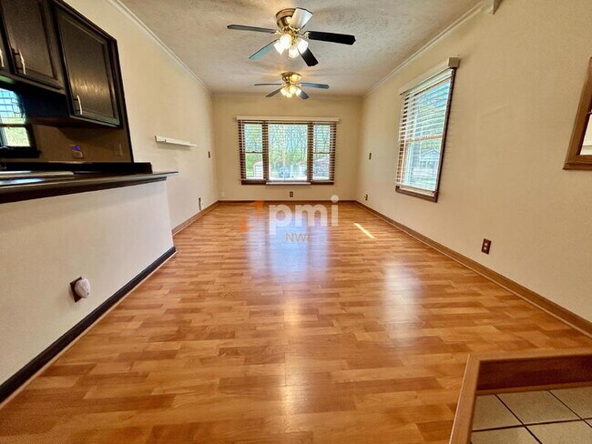 Building Photo - 5107 White Oak Terrace