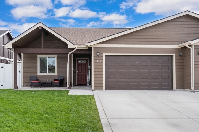 Primary Photo - Stunning Townhome with Mountain Views for ...