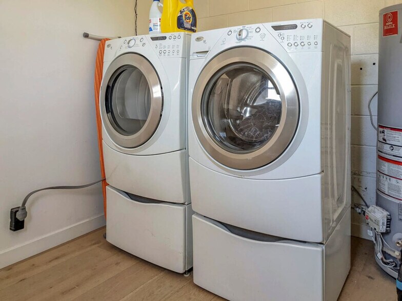 Building Photo - 170 E 100 N