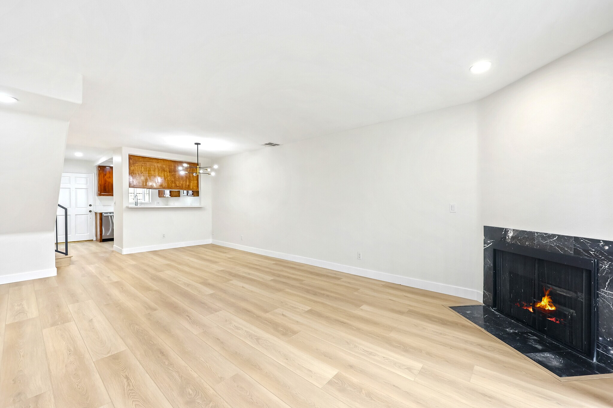 Building Photo - 10128 Hillhaven Ave