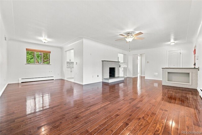 Building Photo - 1631 Xanthia St