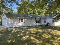 Building Photo - 402 N Iris Dr