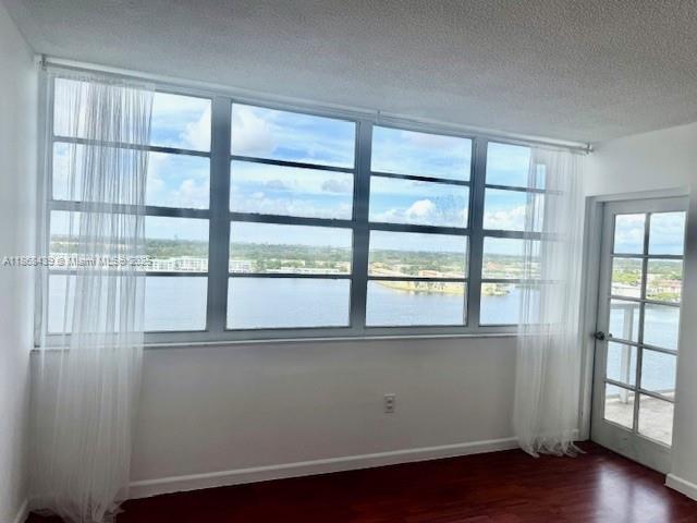 Building Photo - 1301 NE Miami Gardens Dr