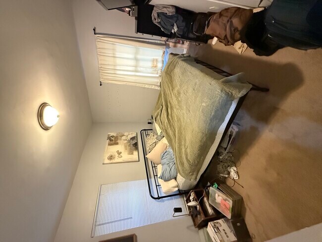 Building Photo - 518 N May St