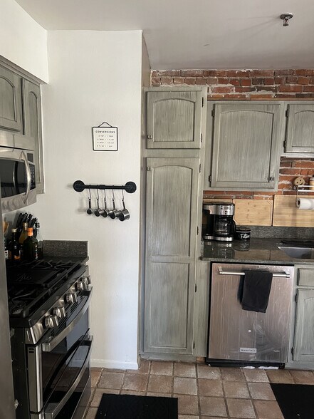 Building Photo - 51 W Blenkner St