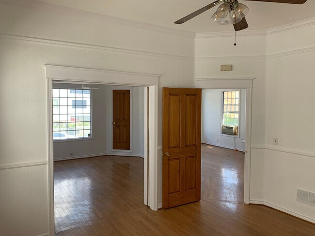 Building Photo - Charming Vintage Two-Bedroom Bungalow with Dining Room & Office