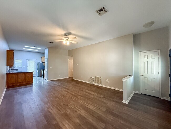 Building Photo - 3020 Pine Valley Dr