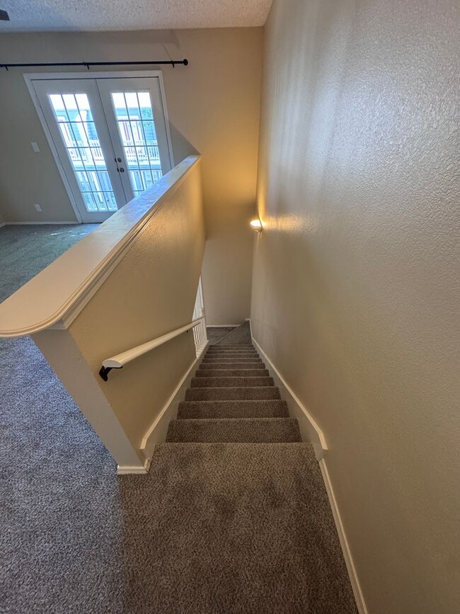Building Photo - Darling 1 Bed, 1.5 Bath Townhouse with sma...