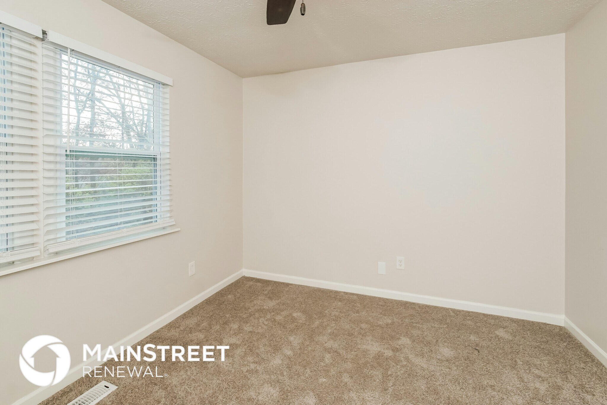 Building Photo - 1616 Summerhill Dr