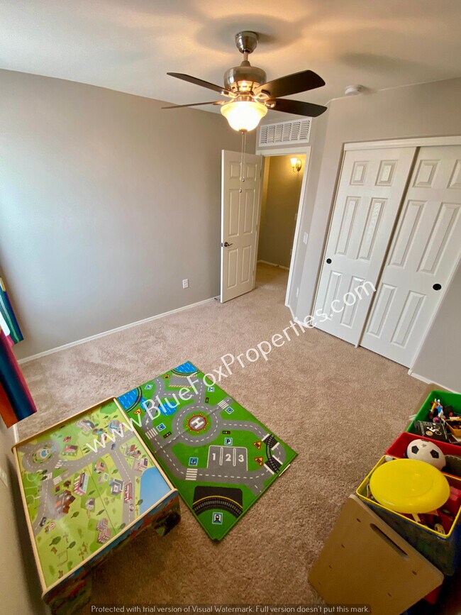 Building Photo - 9009 W Rolling Springs Dr