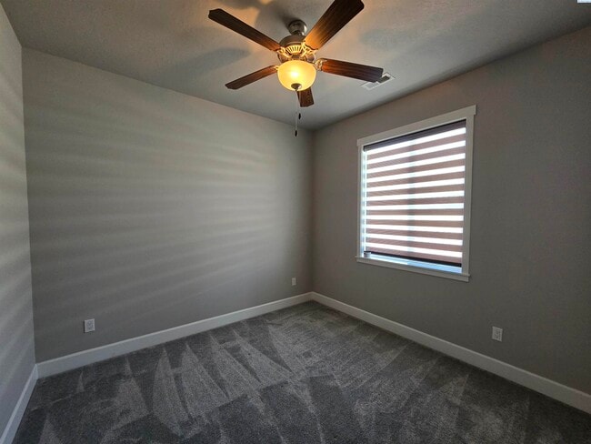 Building Photo - Short Term Rental Rental in Kennewick w/Lawn Care