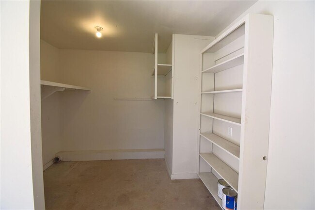 Building Photo - 5936 Cherry Loop