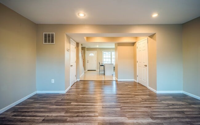 Building Photo - Spacious 3-Level Townhouse with Finished Basement and Fenced Patio