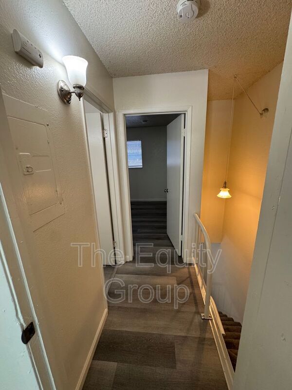 Building Photo - 402 N West St