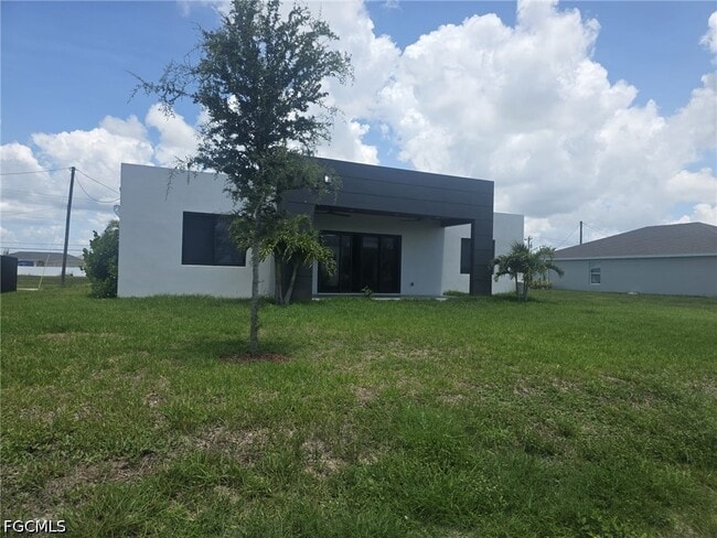 Building Photo - 1220 Chiquita Blvd N