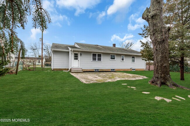 Building Photo - 1230 Dove St