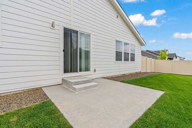 Building Photo - Beautiful Newer Built Home in a Prime Cald...