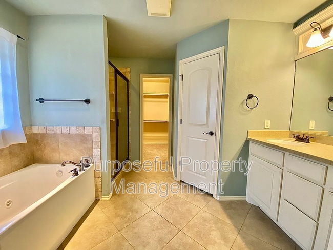 Building Photo - 2409 Austrian Pine Dr