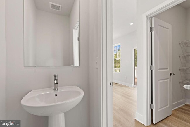 Building Photo - 7736 Meander Ct S