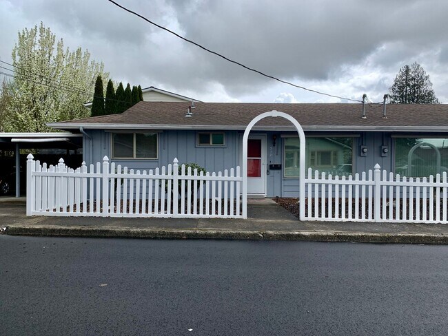 Building Photo - 310/312-Duplex