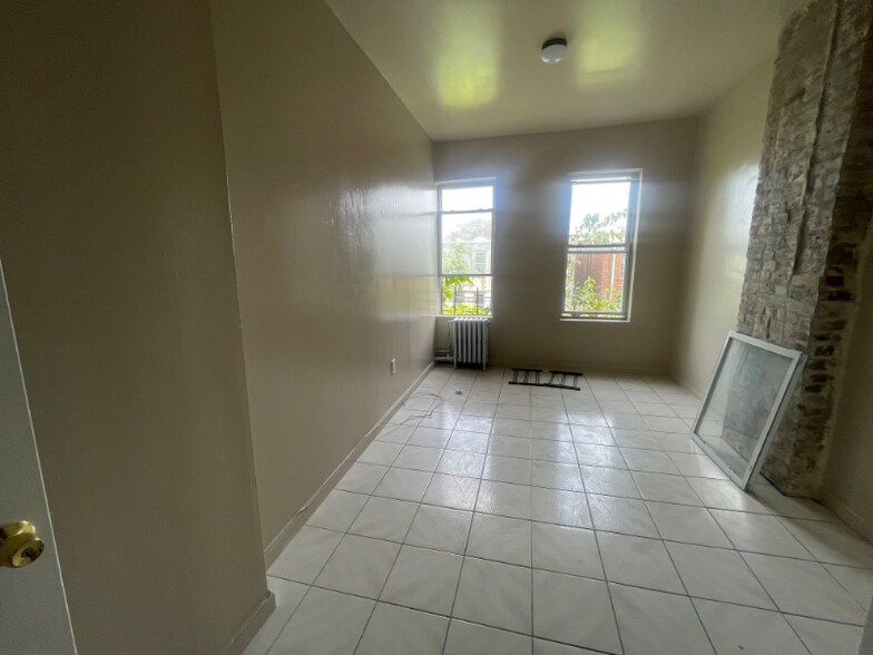 Building Photo - 636 Sheffield Ave