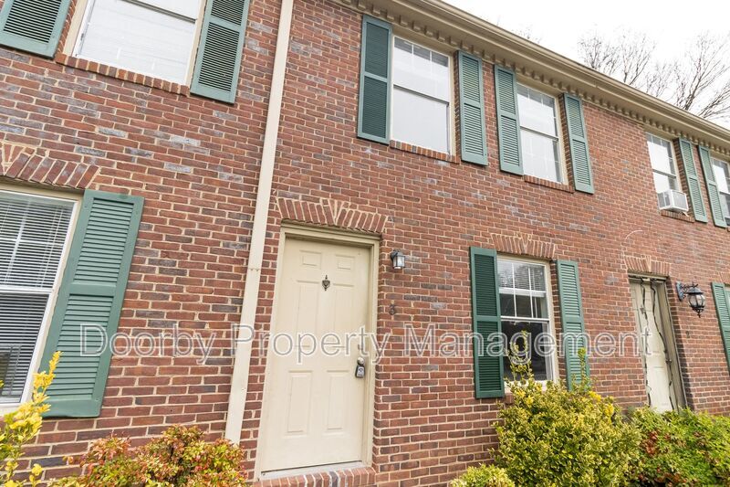 Building Photo - 2827 Dayton Blvd