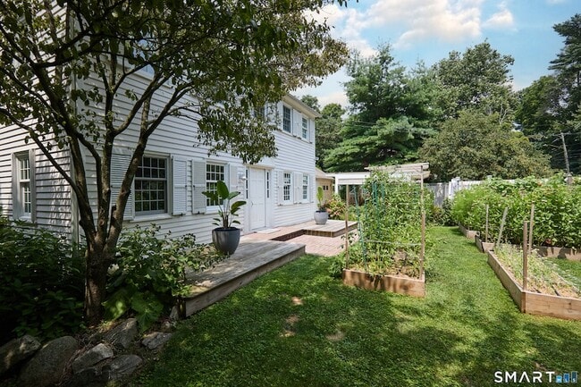 Building Photo - 188 Compo Rd S