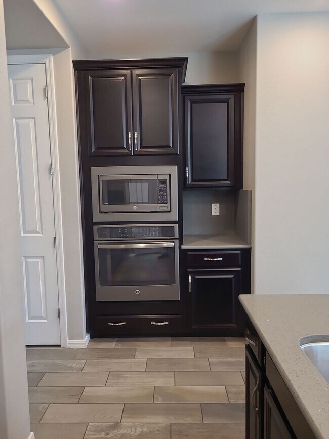 Building Photo - Exceptional Cooley Station Rental: 3-Bed, 2-Bath Home with Office/Den, Gourmet Kitchen, and Commu...